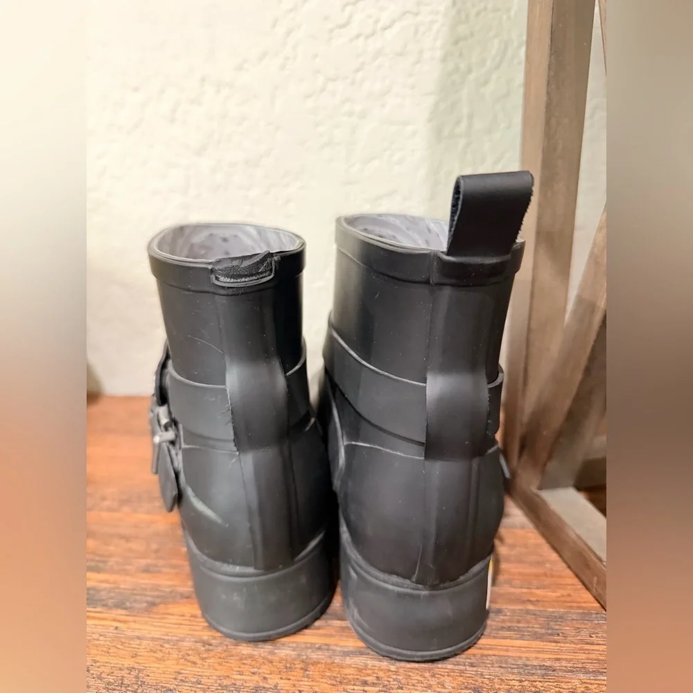 Black Rubber LUCKY BRAND Rindah Pull On Ankle Boots 7 rain boots perfect